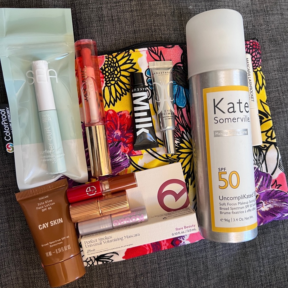 Luxury makeup perfect for summer skin! new sample sizes +1 full =10 items +bag